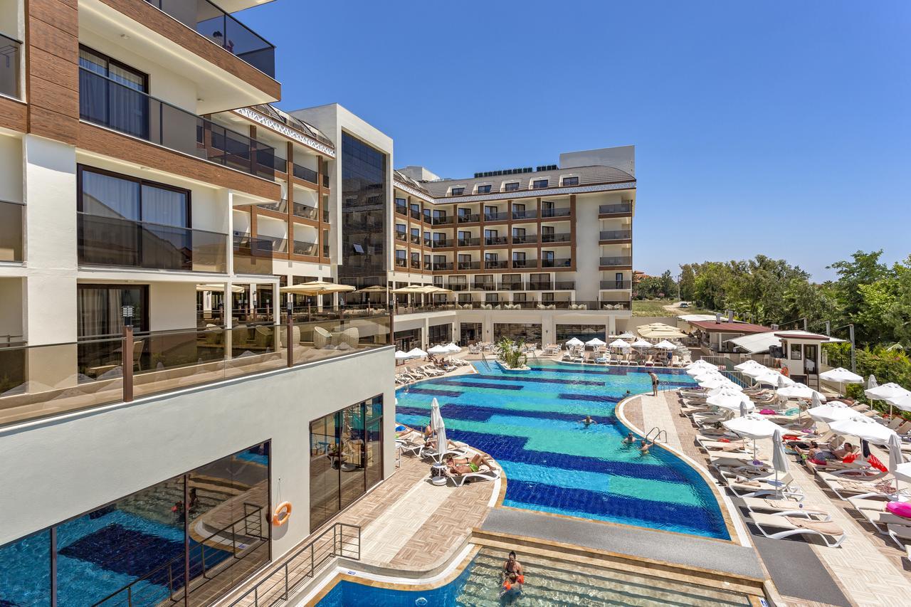 Glamour Resort & Spa Side Exterior foto